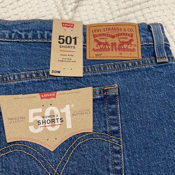 NWT- Levi’s - 20W. 501 Short - Picture 5 of 5